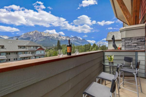 Top Floor Wolf - Best Views With Pool and Hot tub